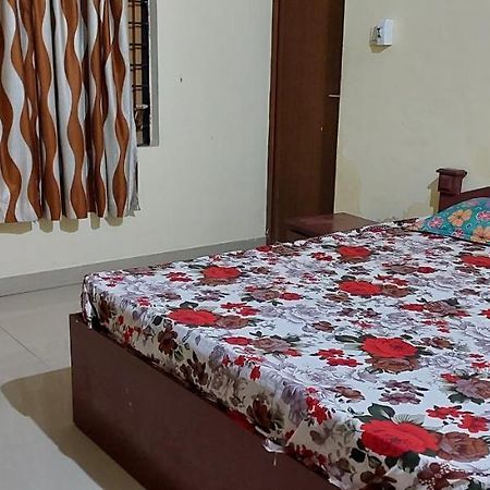 Guruvayur Adithya Exteriér fotografie