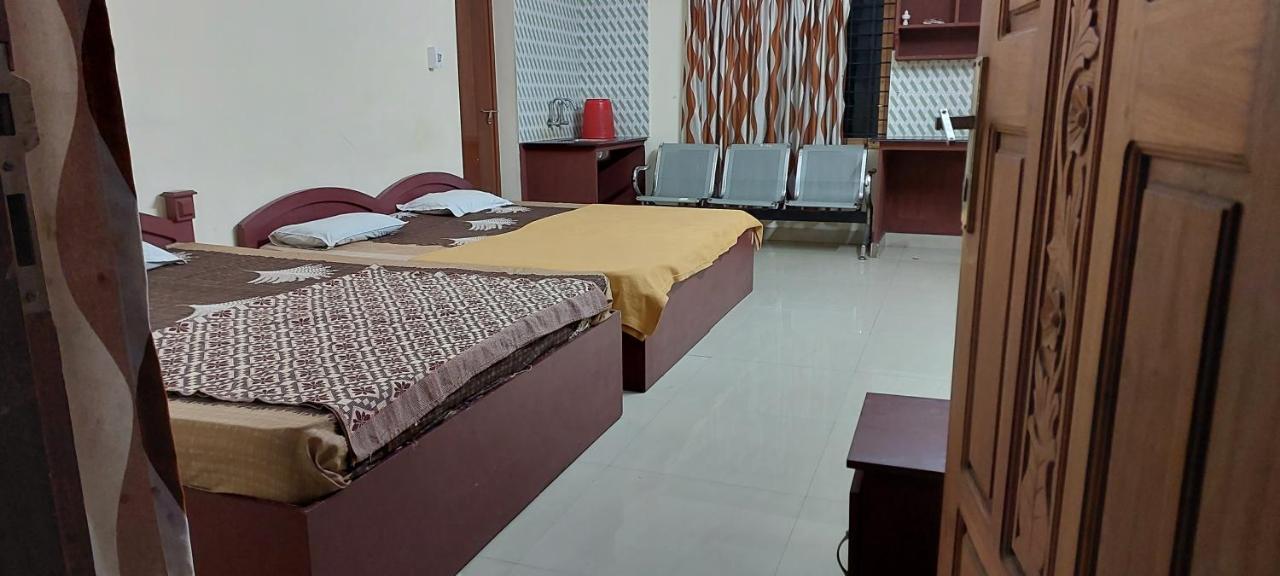 Guruvayur Adithya Exteriér fotografie